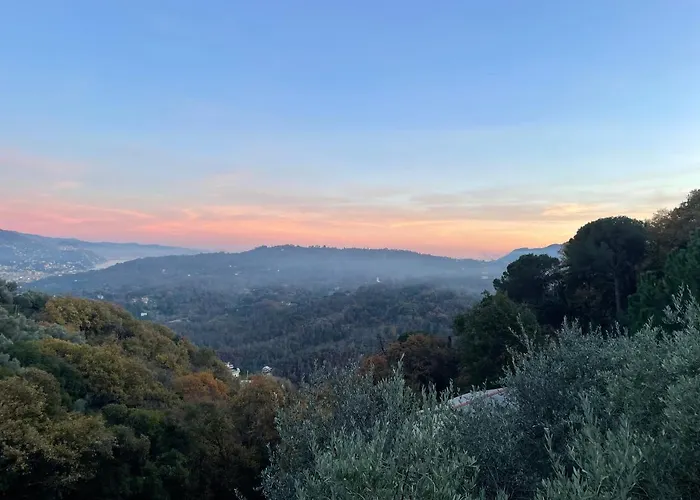 La Riviera Bed & Breakfast Bed & Breakfast 3*